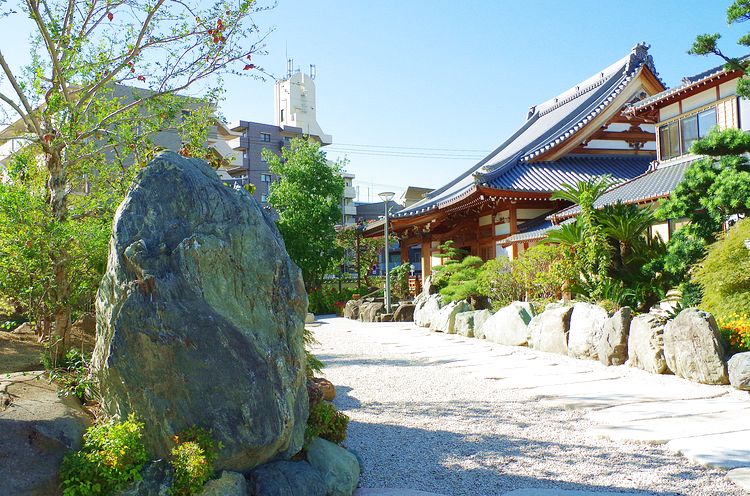 西栄寺の納骨堂