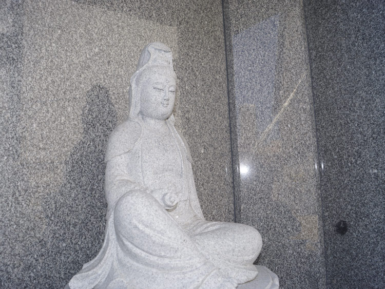 銀山寺の納骨壇