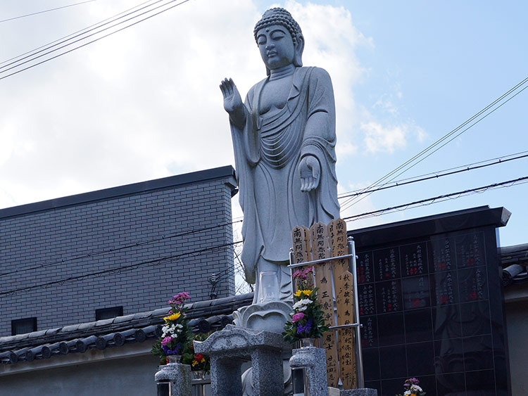 重願寺境内墓地
