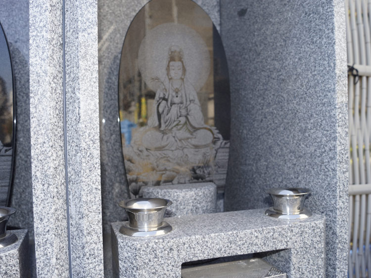 銀山寺の納骨壇