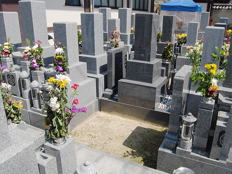 海泉寺墓地