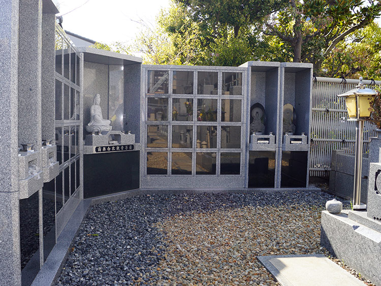 銀山寺の納骨壇